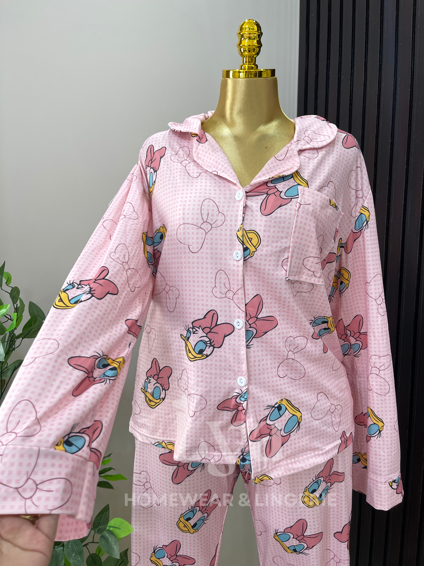 Donald Duck pink