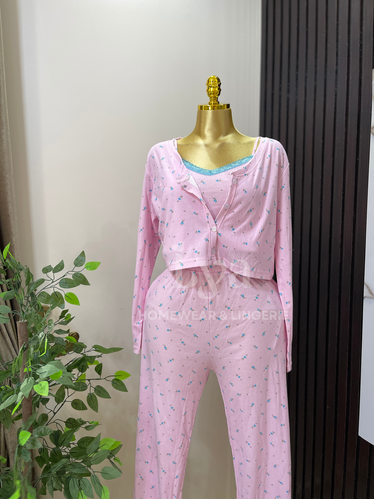 feminine 3-piece ribbed set