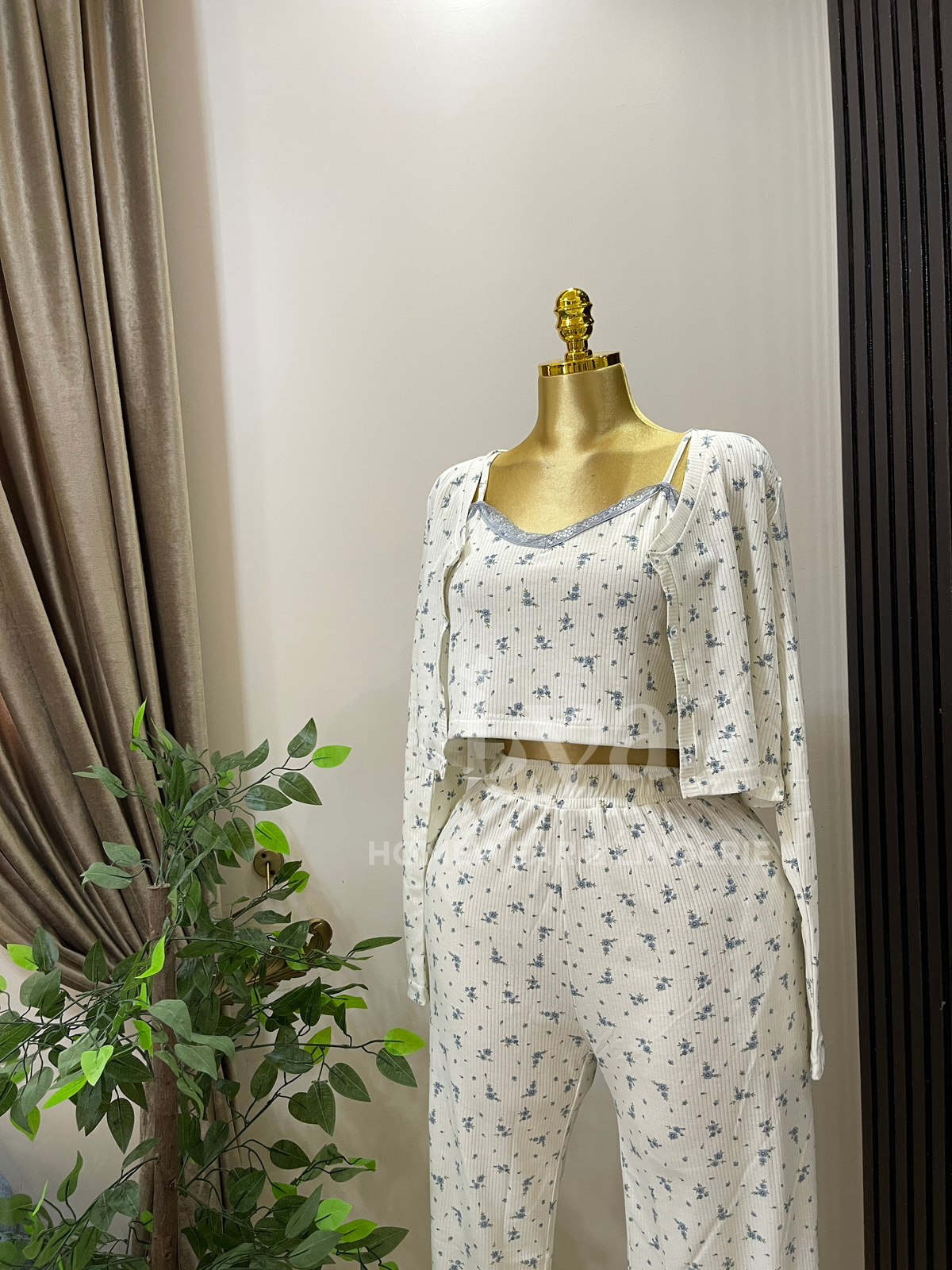 feminine 3-piece ribbed set